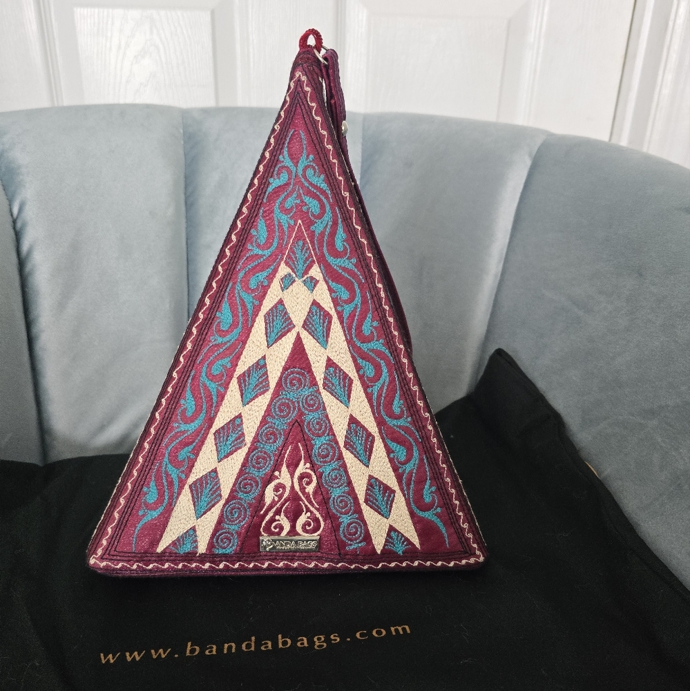 NWOT Banda Bag Pyramid Clutch purse